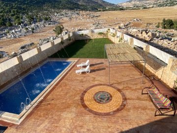 Chalets with Private Pool – Kfarhouna