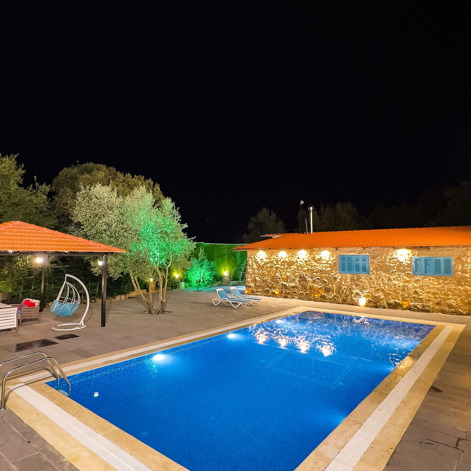 Chalet with Private Pool – Sejoud Jezzine