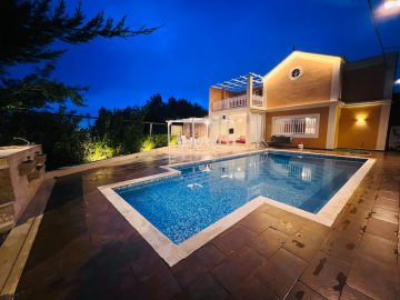 Chalets with Private Pools – Ain Qana, Nabatieh