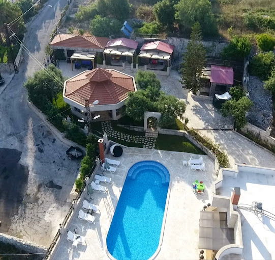 Cabins with Pool – Aabdelli,  Batroun